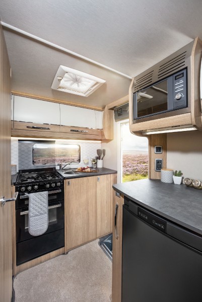 tracker-eks-new-motorhomes-west-country-motorhomes-somerset-uk-s